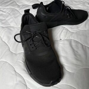 🔥 Adidas NMD_R1 “Triple Black” – Men’s Size 9 – Stealth Knit Runner 🔥